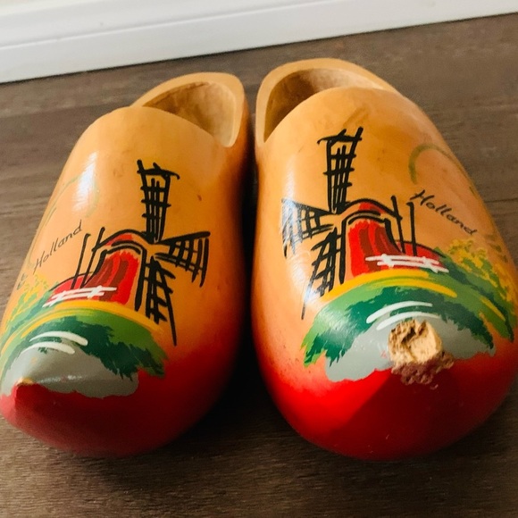 Wooden hand carved shoes - Picture 5 of 10